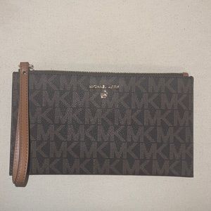 NWT Michael Kors Wristlet